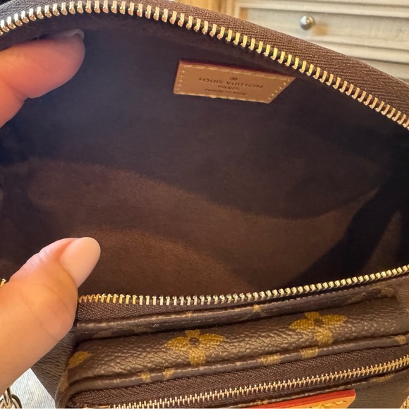 Louis Vuitton Mini Bumbag - Picture 2 of 10
